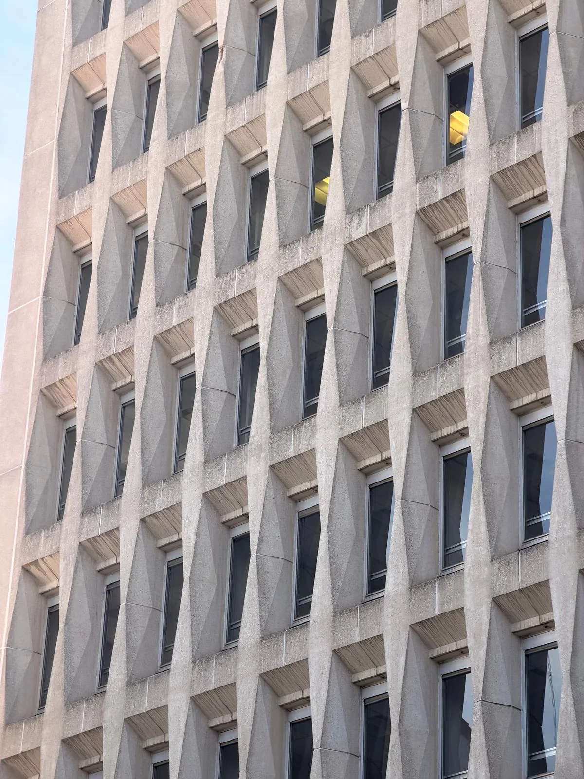 Façade de la Tour Pitard, immeuble de grande hauteur, Paris 15e